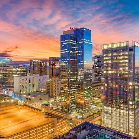 Couples Getaway Highrise Dwntown Phx Skyline Views Apartment Phoenix Bagian luar foto
