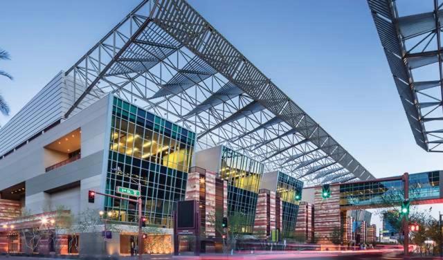 Couples Getaway Highrise Dwntown Phx Skyline Views Apartment Phoenix Bagian luar foto