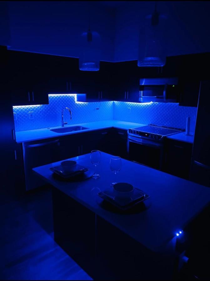 Couples Getaway Highrise Dwntown Phx Skyline Views Apartment Phoenix Bagian luar foto